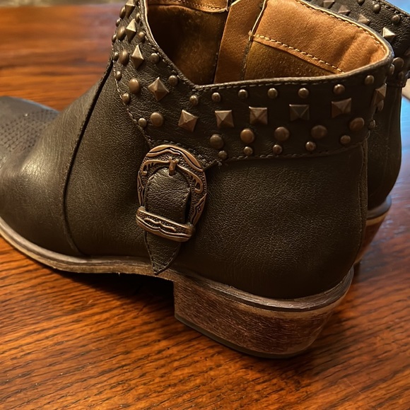 BareTraps Booties - Picture 4 of 9